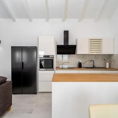 New! King With Private Pool With Hydromassage, 4 Bedrooms, 3km From Sea And Town *