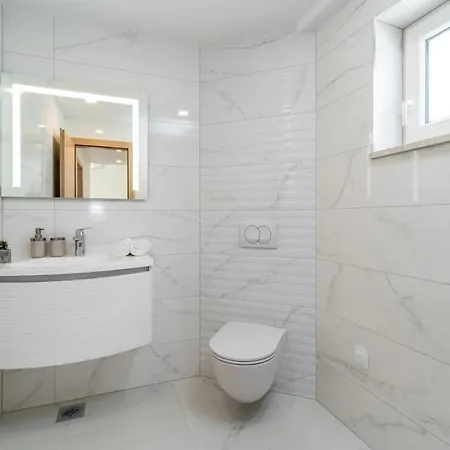 빌라 New! King With Private Pool With Hydromassage, 4 Bedrooms, 3km From Sea And Town