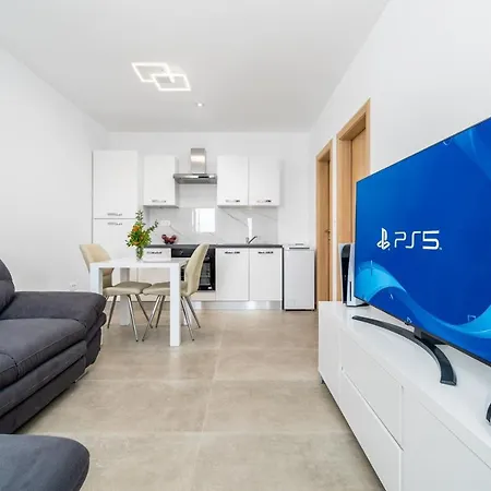 Villa New! King With Private Pool With Hydromassage, 4 Bedrooms, 3km From Sea And Town *