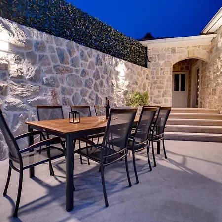 New! King With Private Pool With Hydromassage, 4 Bedrooms, 3km From Sea And Town Villa *