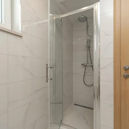 New! King With Private Pool With Hydromassage, 4 Bedrooms, 3km From Sea And Town Villa