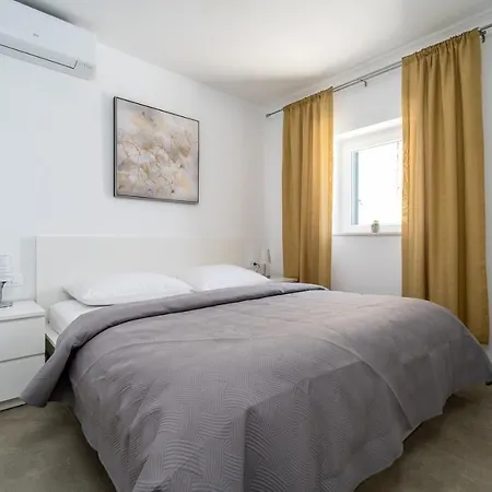 Villa New! King With Private Pool With Hydromassage, 4 Bedrooms, 3km From Sea And Town Omis