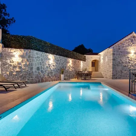 New! King With Private Pool With Hydromassage, 4 Bedrooms, 3km From Sea And Town Villa Omis