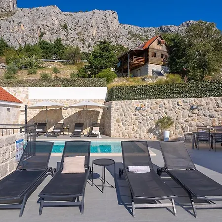 New! King With Private Pool With Hydromassage, 4 Bedrooms, 3km From Sea And Town