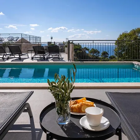New! King With Private Pool With Hydromassage, 4 Bedrooms, 3km From Sea And Town Villa *
