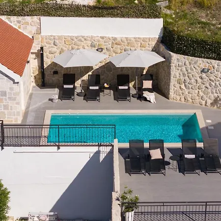 New! King With Private Pool With Hydromassage, 4 Bedrooms, 3km From Sea And Town